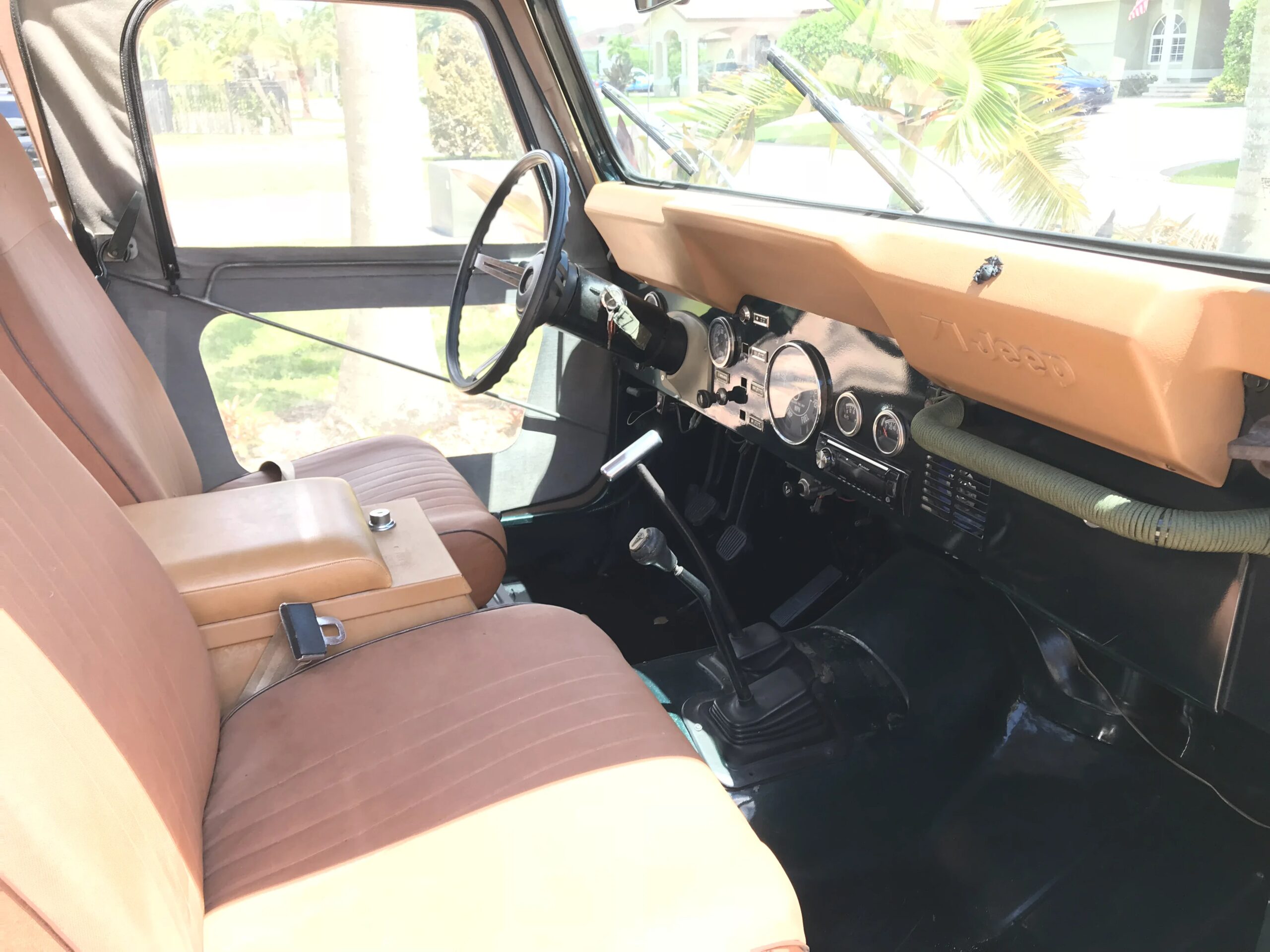 Jeep-Cj-7-1980-Green-Tan-4