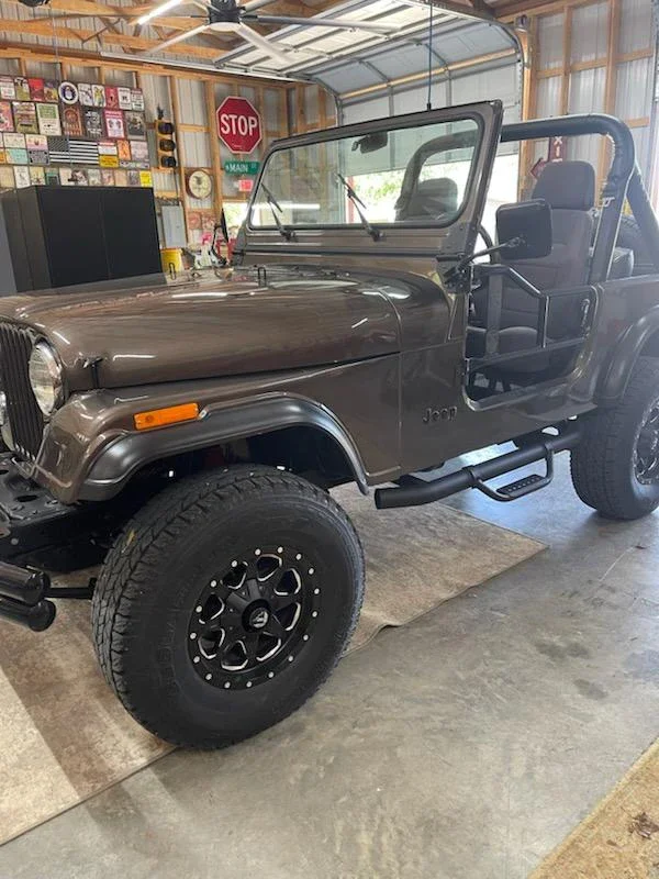 Jeep-Cj-7-1983-Brown-Black-1