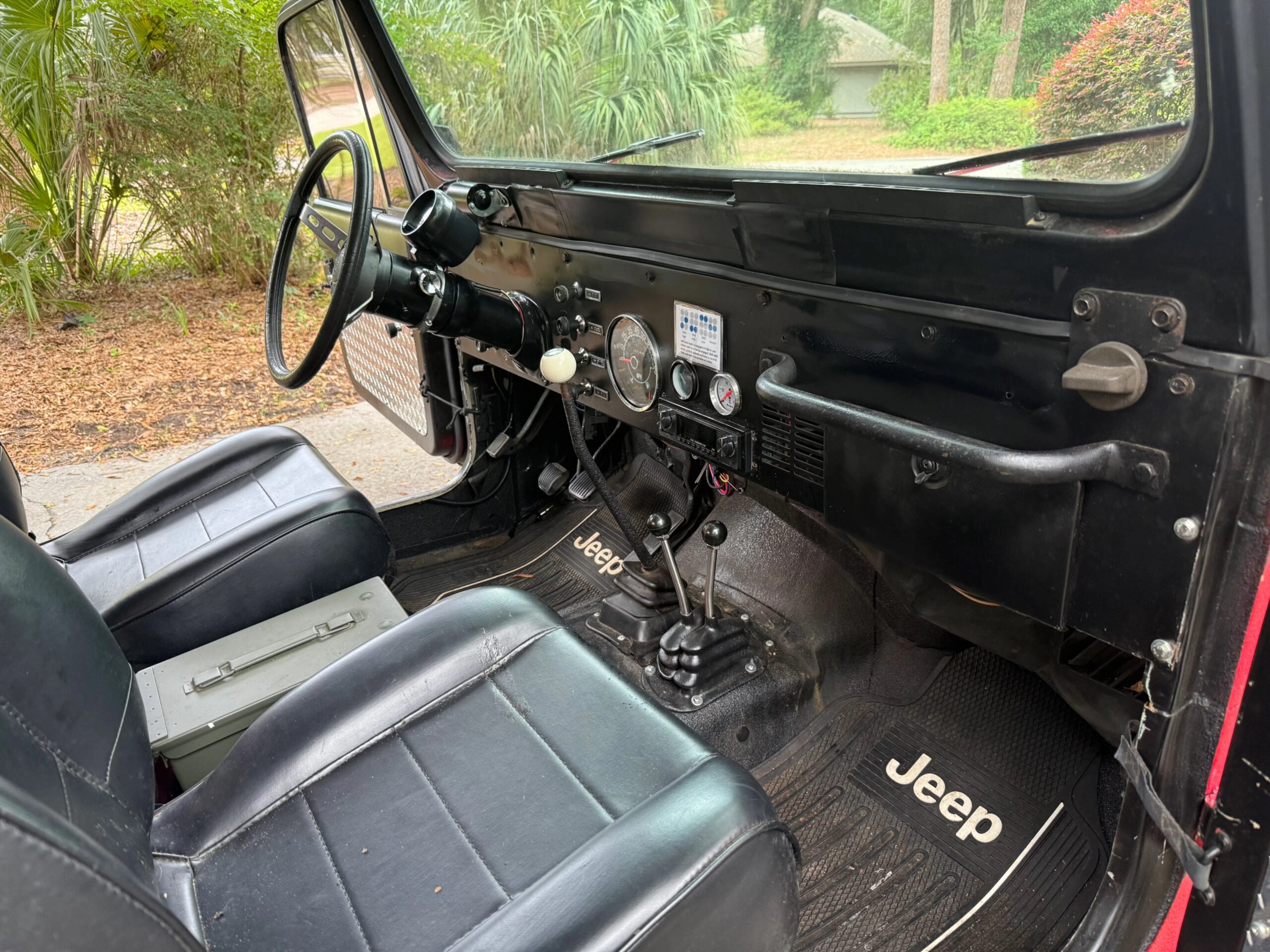 Jeep-Cj-7-1983-Red-Black-2