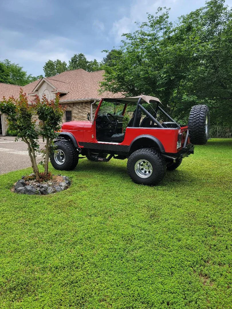 Jeep-Cj-7-1983-Red-Black