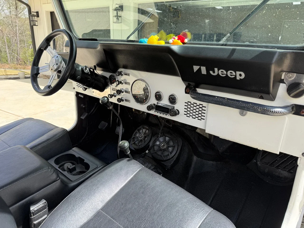 Jeep-Cj-7-1983-White-Black-11