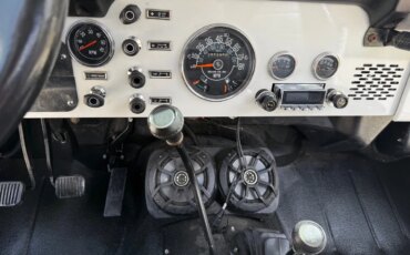 Jeep-Cj-7-1983-White-Black-13