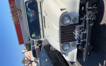 Jeep-Cj-7-1983-White-Black-3