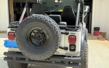Jeep-Cj-7-1983-White-Black-5
