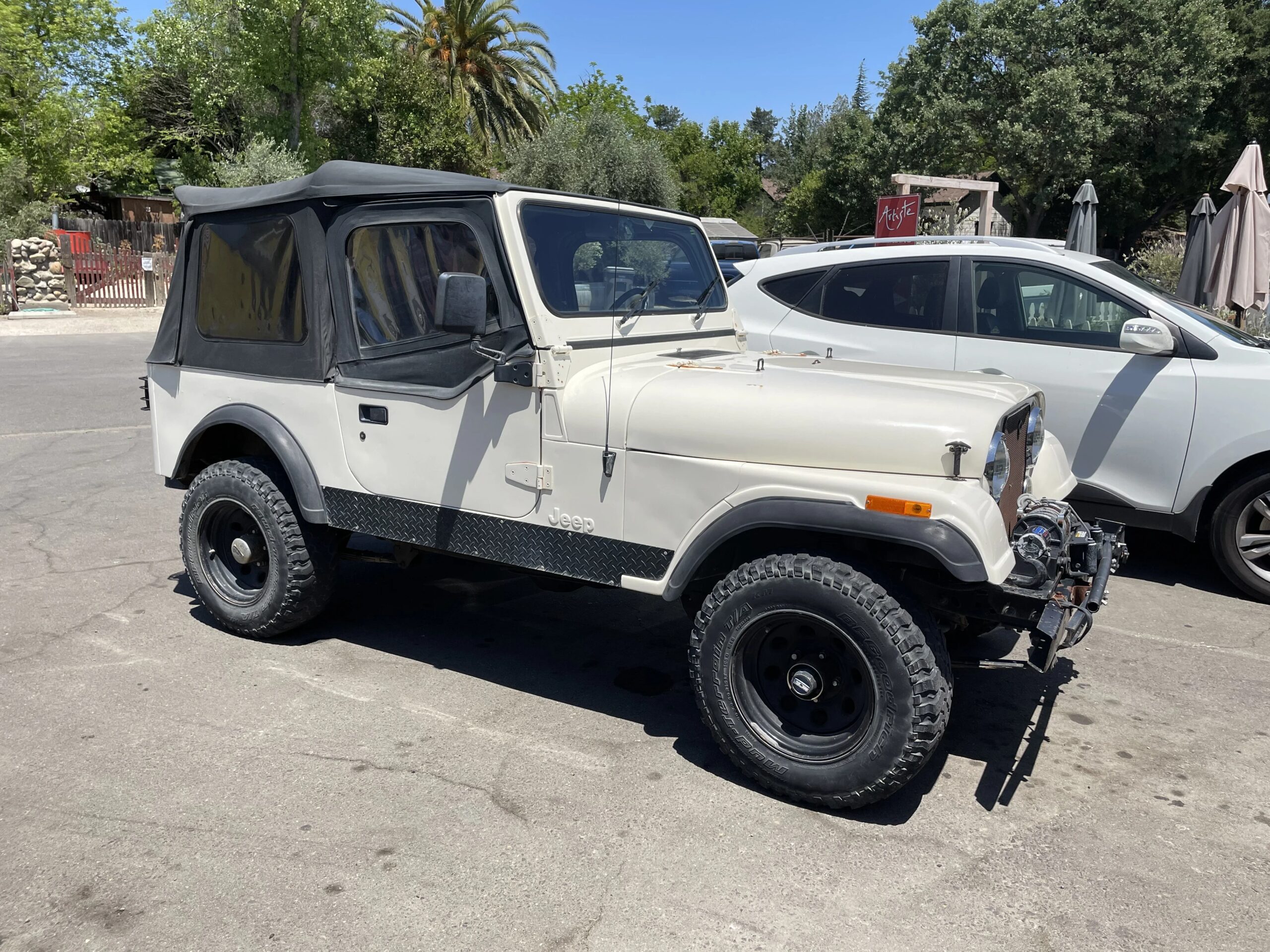 Jeep-Cj-7-1983-White-Black