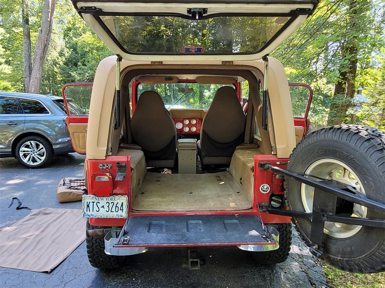 Jeep-Cj7-1986-Red-Tan-28