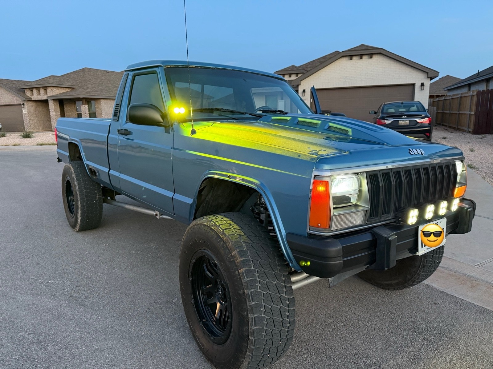 Jeep-Comanche-1987-10