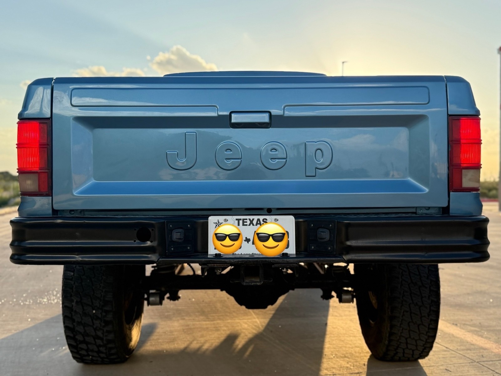 Jeep-Comanche-1987-12