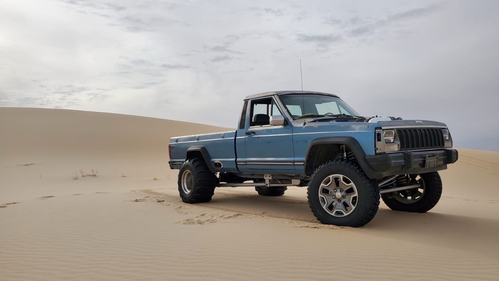Jeep-Comanche-1987-17
