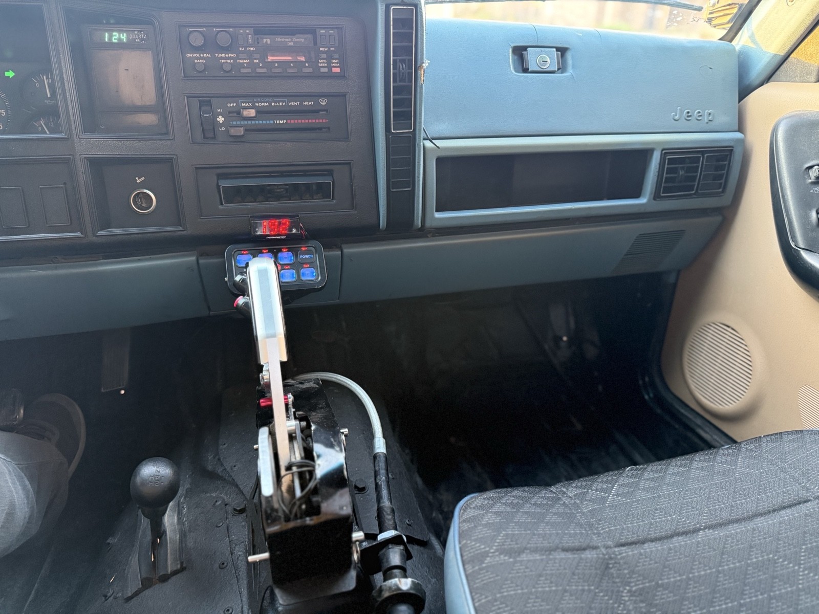 Jeep-Comanche-1987-19