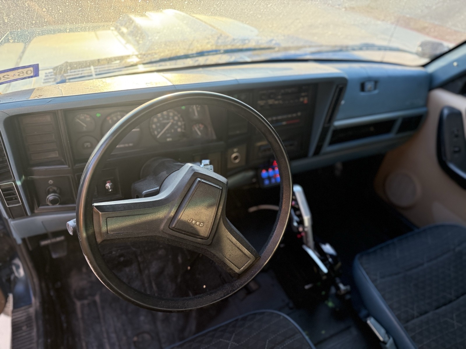 Jeep-Comanche-1987-20