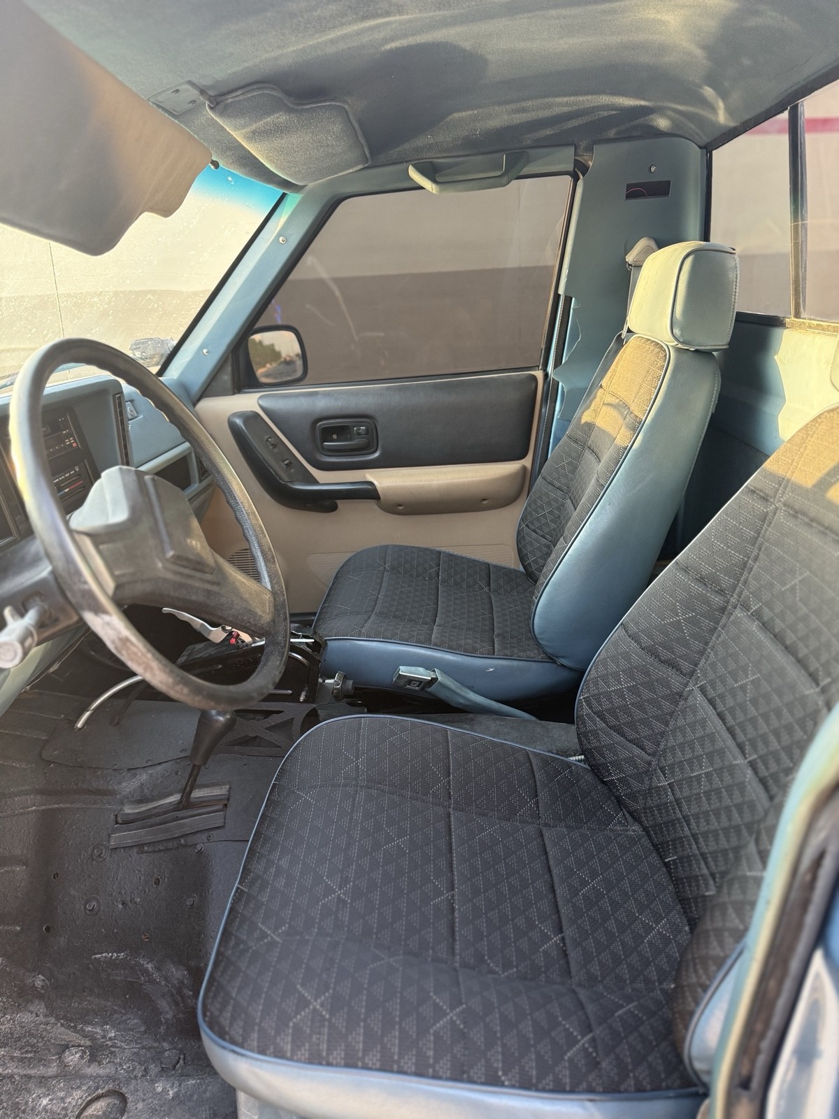 Jeep-Comanche-1987-21