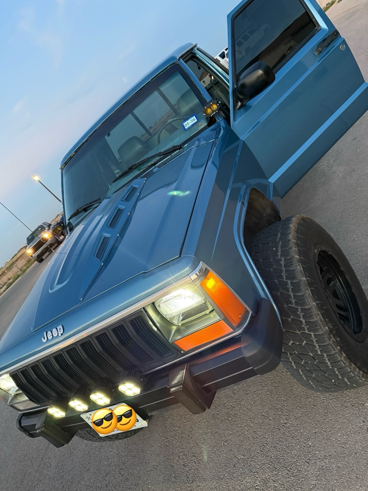 Jeep-Comanche-1987-8