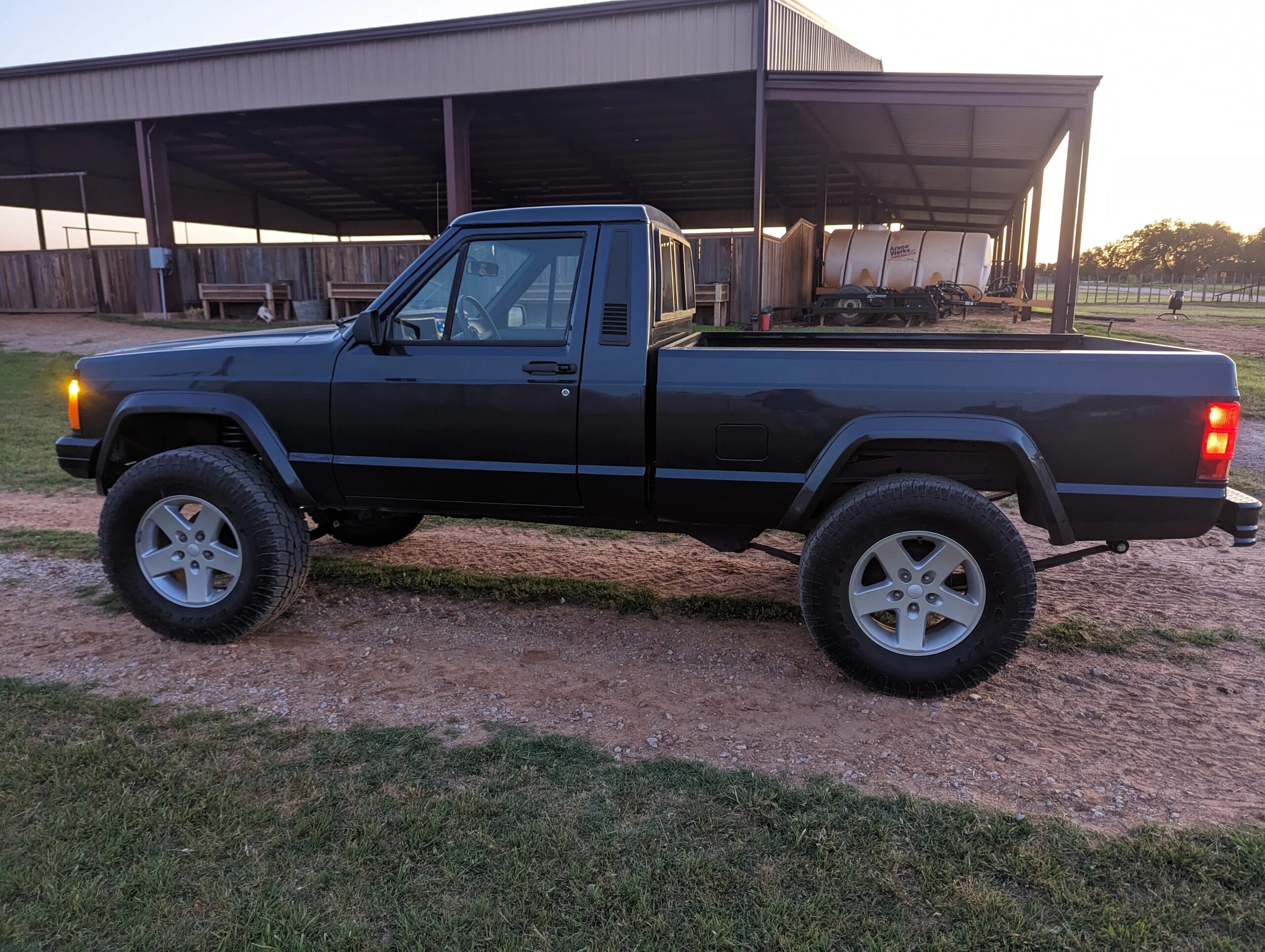 Jeep-Comanche-2wd-pioneer-1988-Blue-2