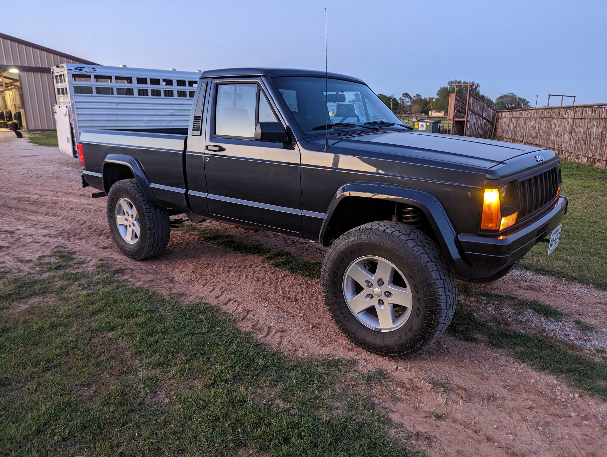 Jeep-Comanche-2wd-pioneer-1988-Blue-5