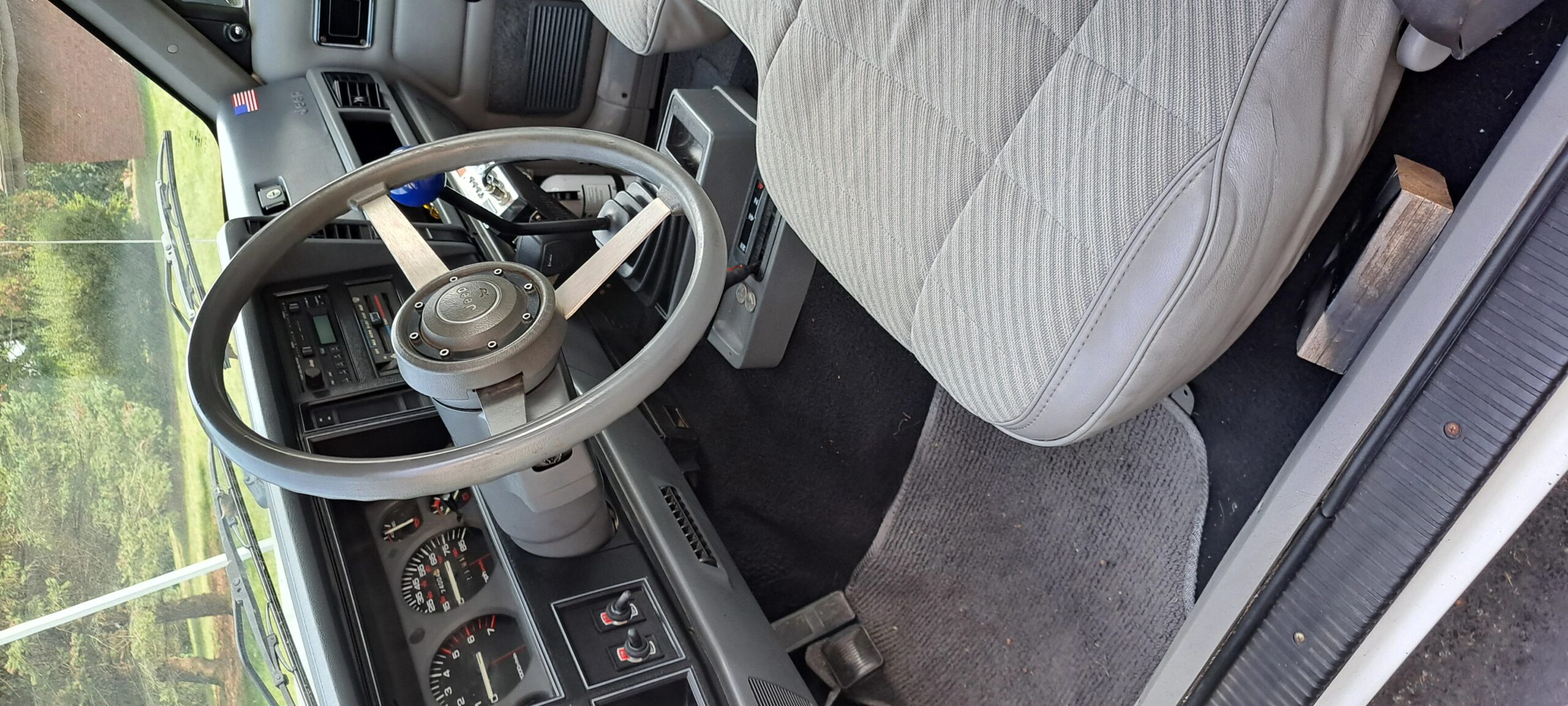 Jeep-Comanche-4x4-pioneer-long-bed-1989-White-Gray-5