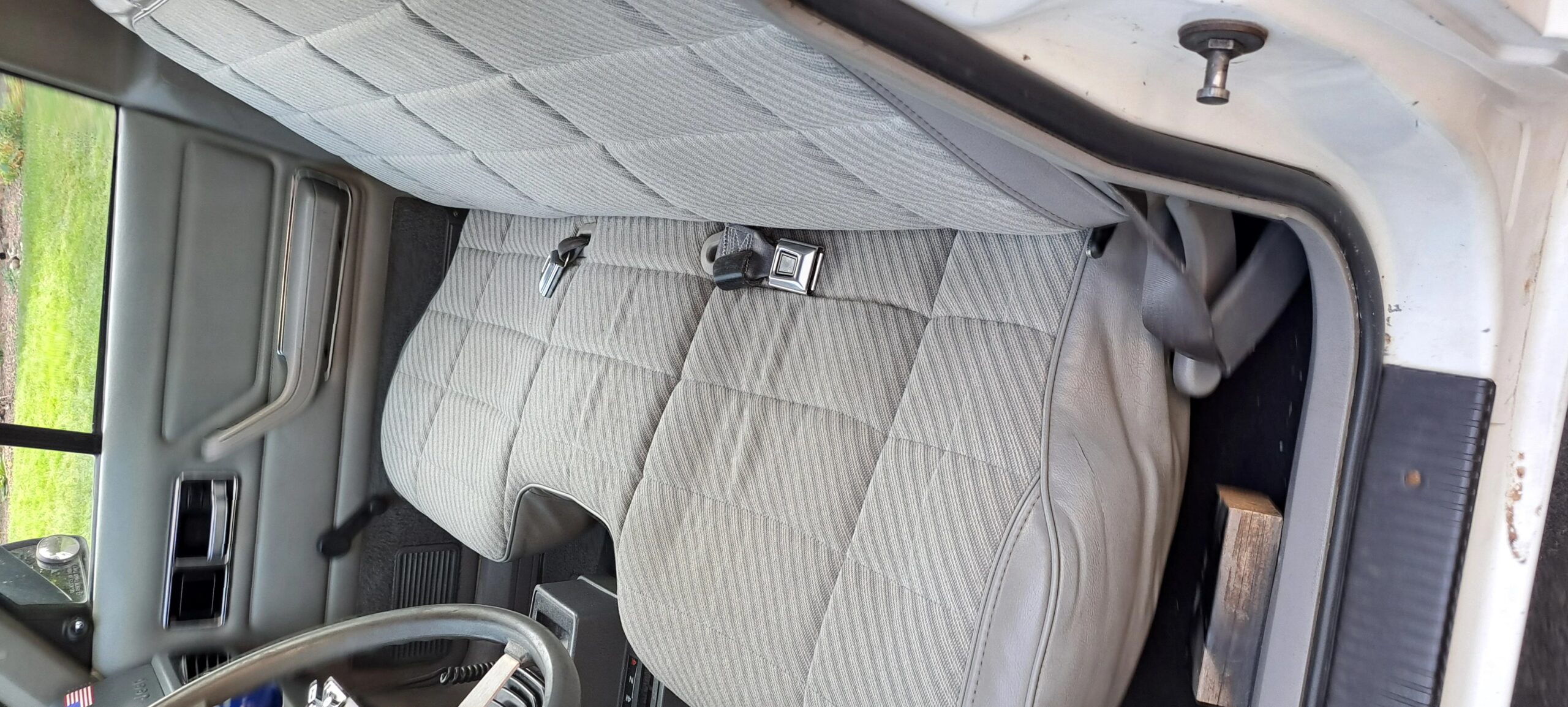 Jeep-Comanche-4x4-pioneer-long-bed-1989-White-Gray-6
