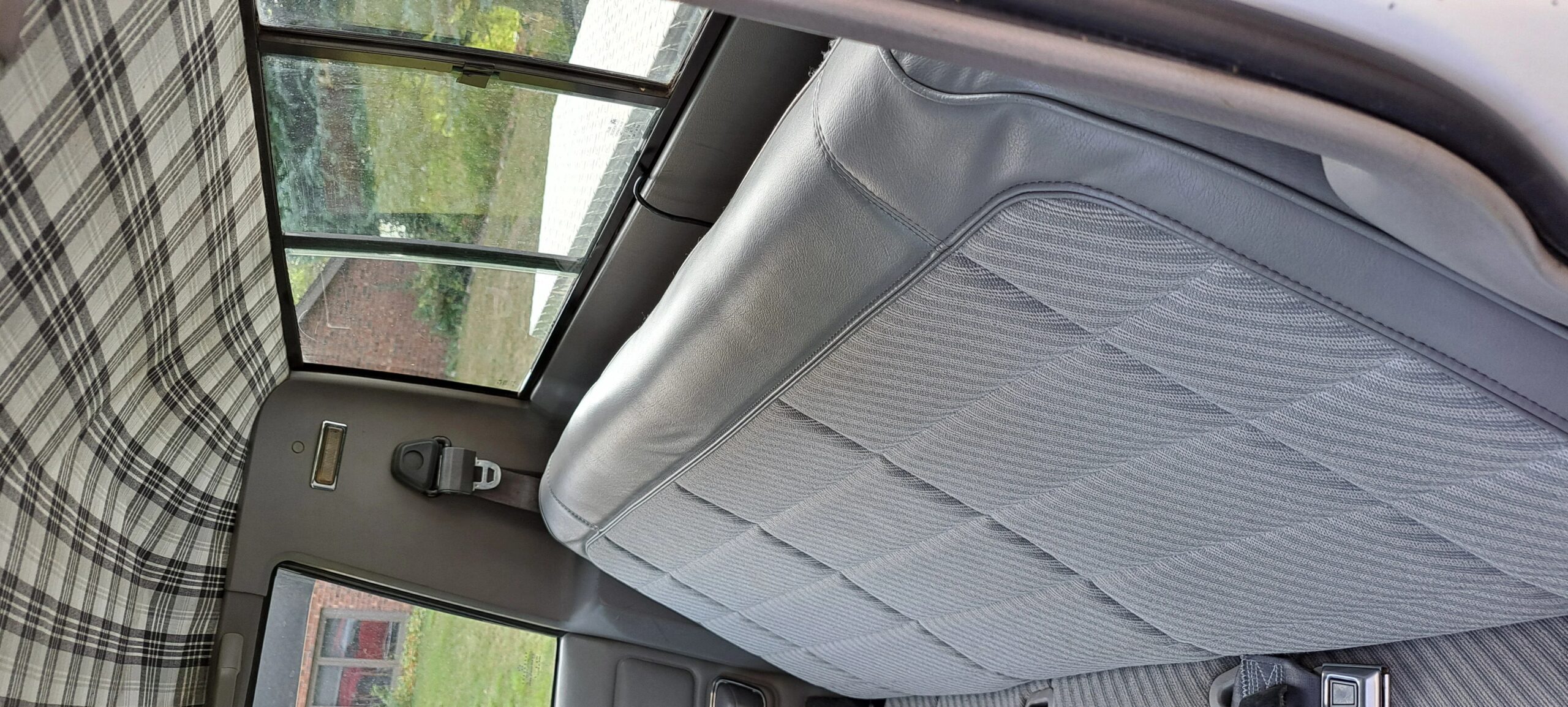 Jeep-Comanche-4x4-pioneer-long-bed-1989-White-Gray-7