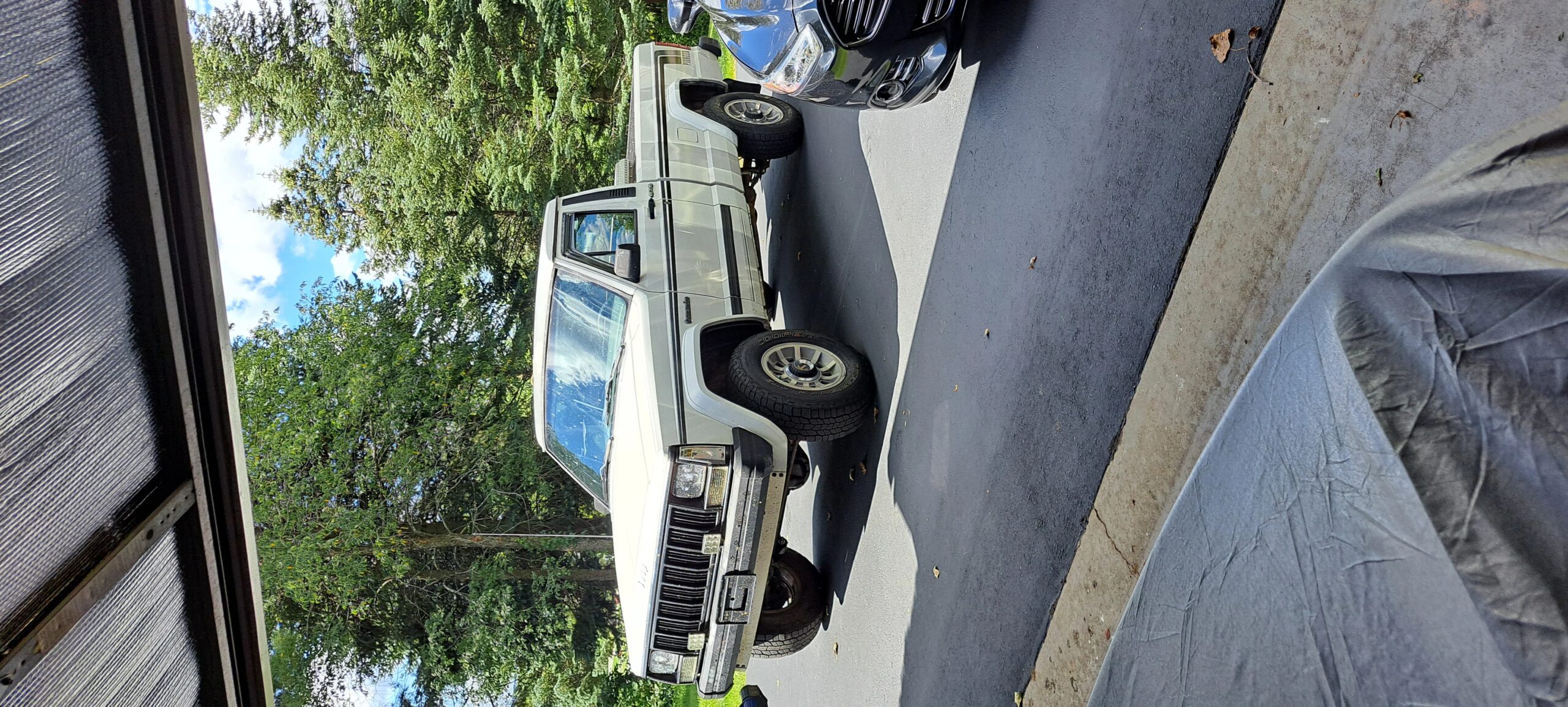 Jeep-Comanche-4x4-pioneer-long-bed-1989-White-Gray-8