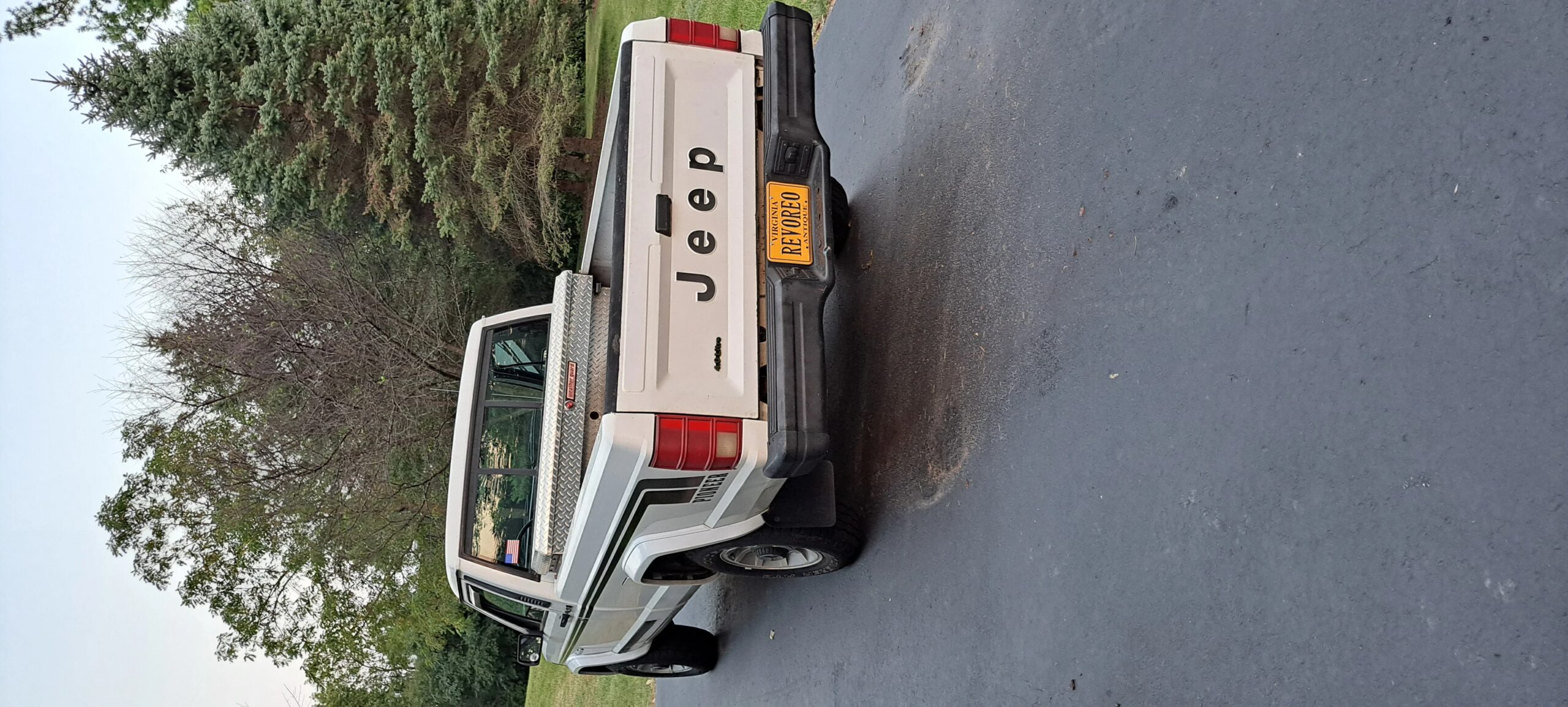 Jeep-Comanche-4x4-pioneer-long-bed-1989-White-Gray