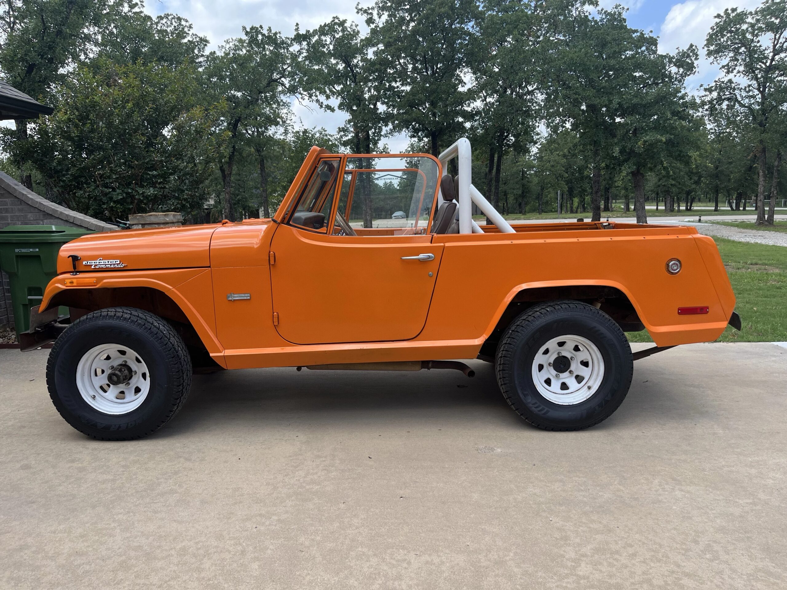 Jeep-Commando-1971-Orange-Orange-3