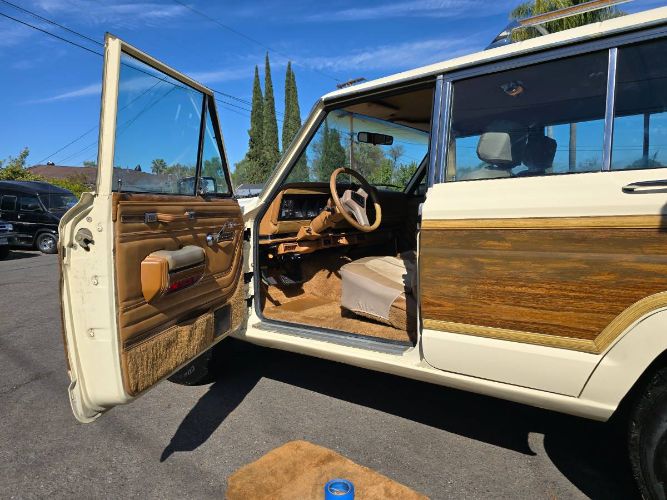 Jeep-Grand-wagoneer-1986-Custom-20