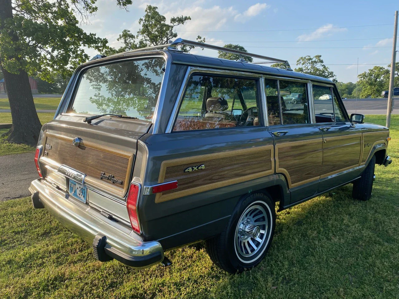 Jeep-Grand-wagoneer-1989-Charcoal-Burgundy-10