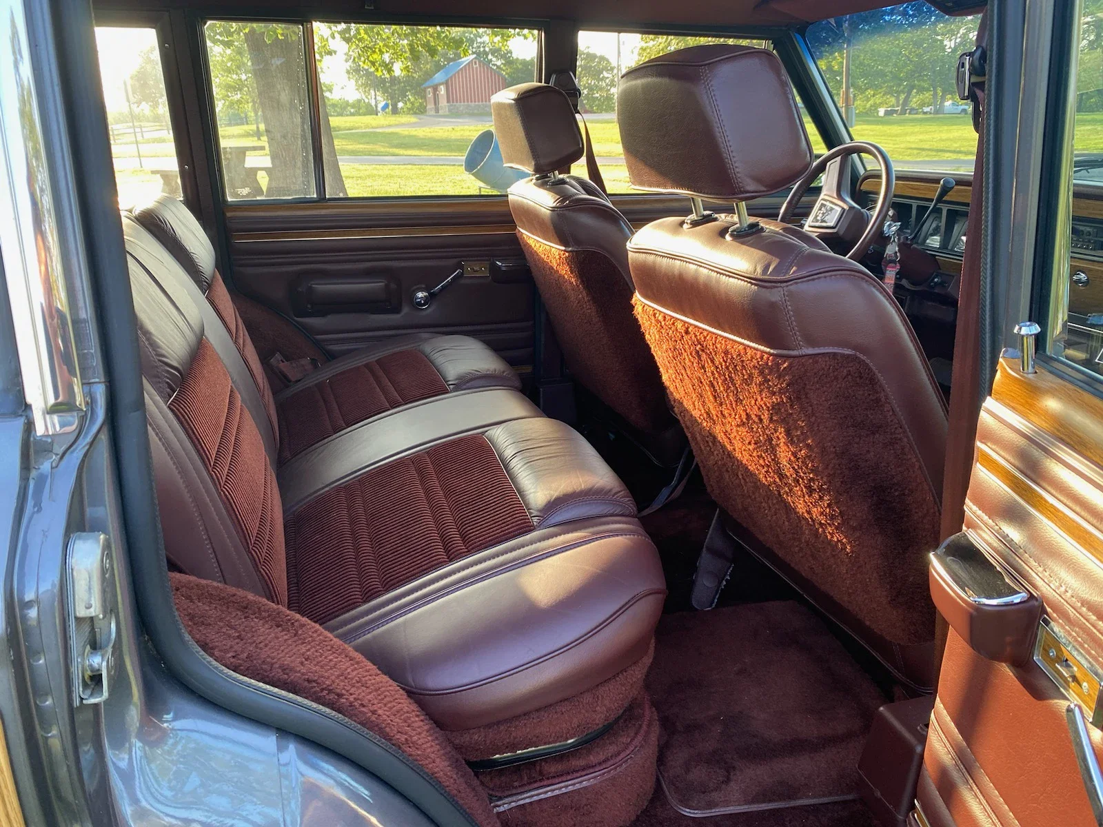 Jeep-Grand-wagoneer-1989-Charcoal-Burgundy-12