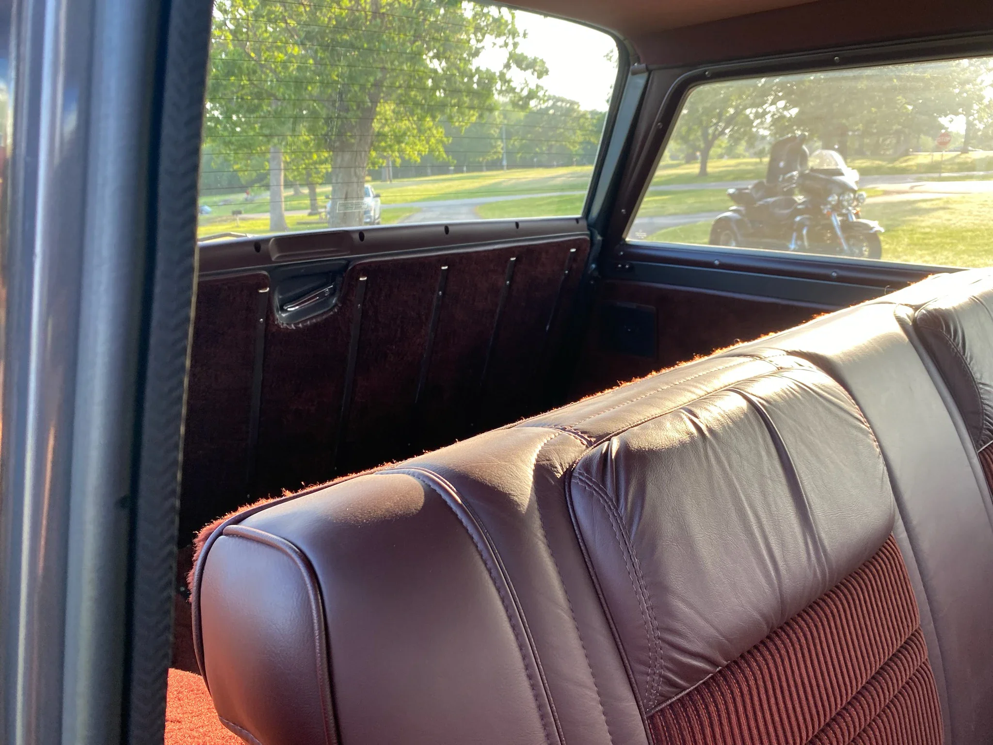 Jeep-Grand-wagoneer-1989-Charcoal-Burgundy-13