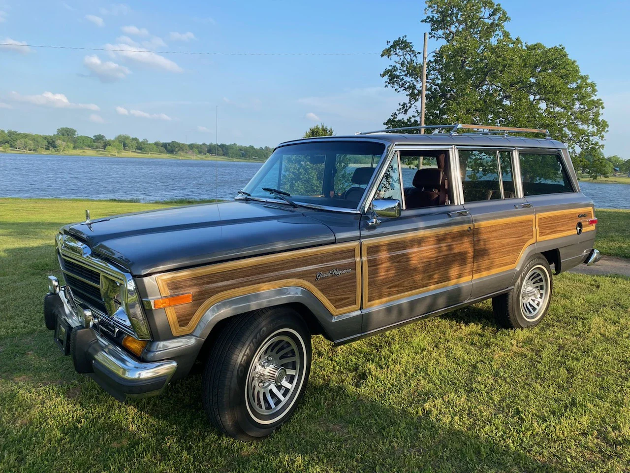 Jeep-Grand-wagoneer-1989-Charcoal-Burgundy-14
