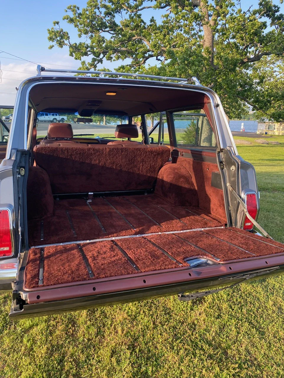 Jeep-Grand-wagoneer-1989-Charcoal-Burgundy-16