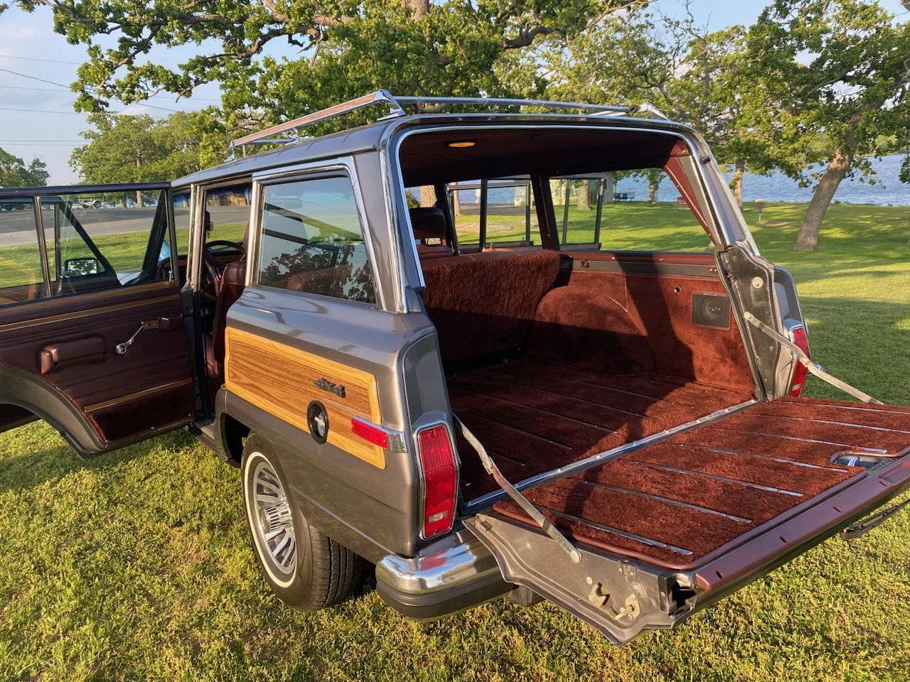 Jeep-Grand-wagoneer-1989-Charcoal-Burgundy-17