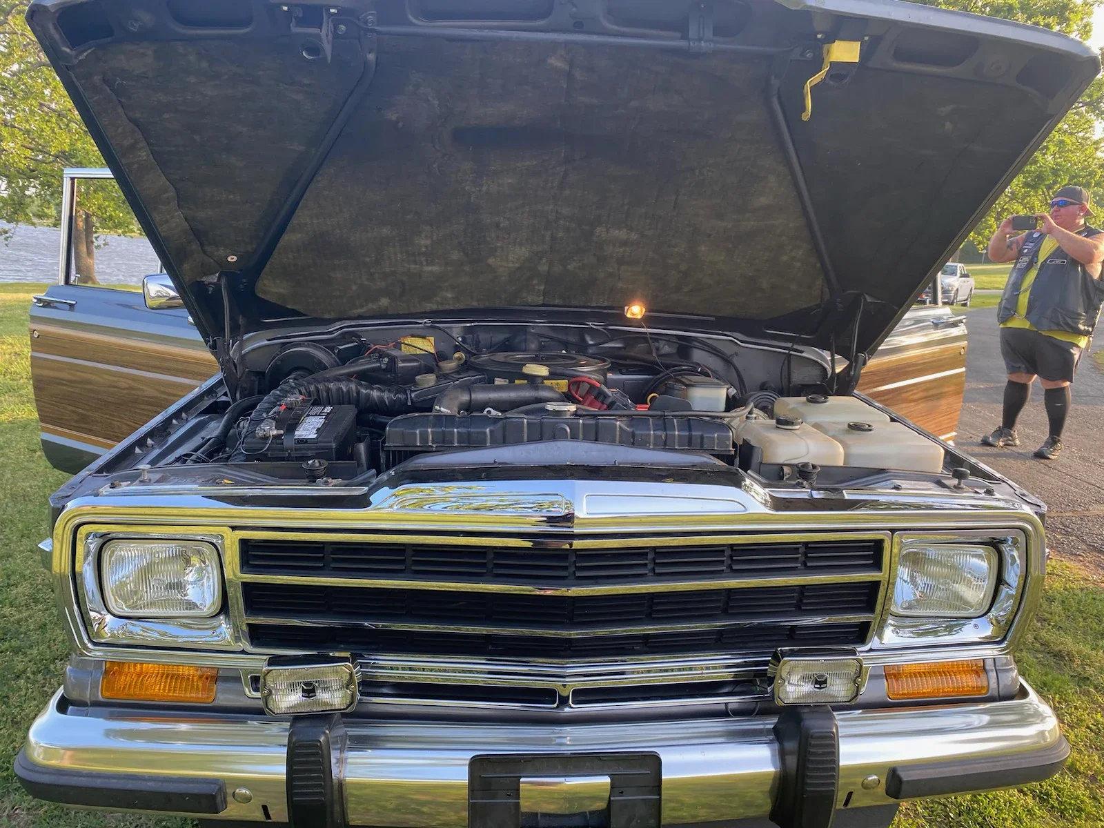 Jeep-Grand-wagoneer-1989-Charcoal-Burgundy-18