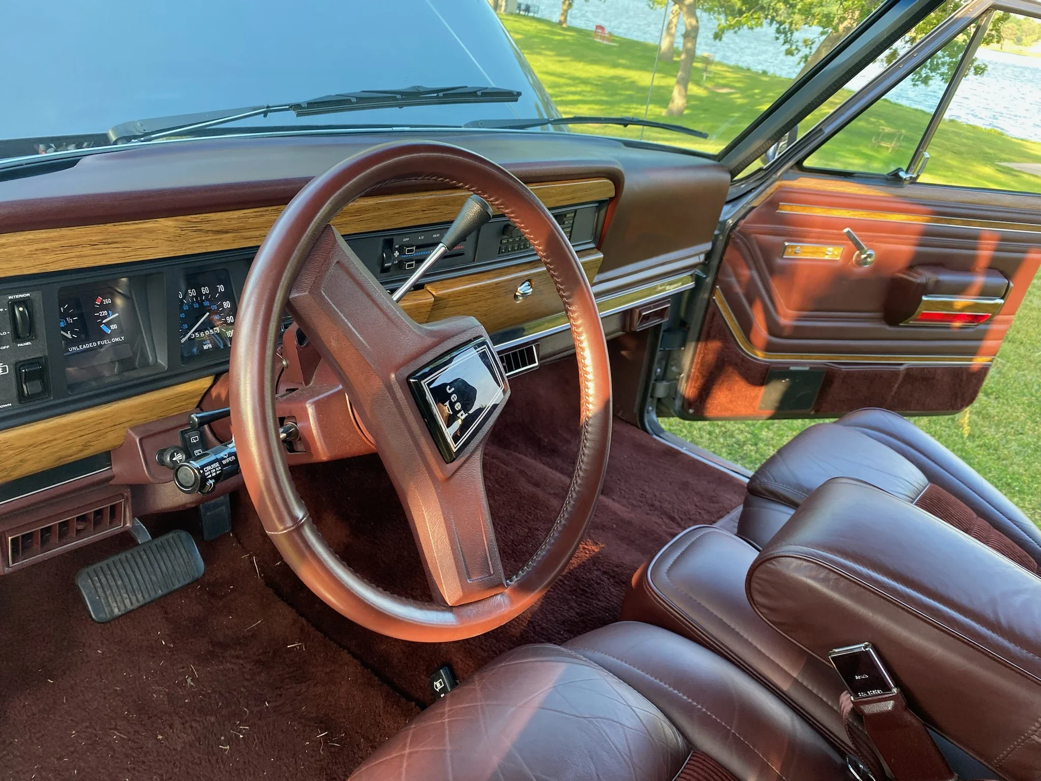 Jeep-Grand-wagoneer-1989-Charcoal-Burgundy-20