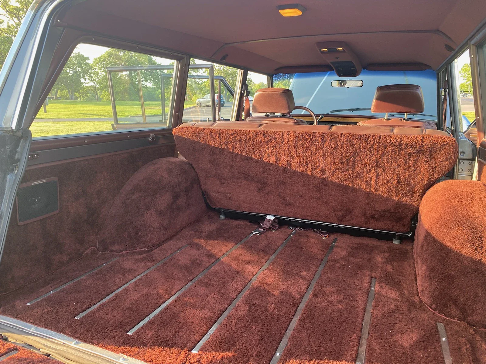 Jeep-Grand-wagoneer-1989-Charcoal-Burgundy-23