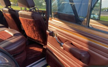 Jeep-Grand-wagoneer-1989-Charcoal-Burgundy-27