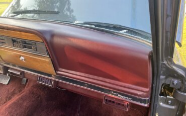 Jeep-Grand-wagoneer-1989-Charcoal-Burgundy-28