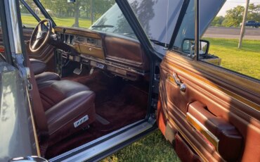 Jeep-Grand-wagoneer-1989-Charcoal-Burgundy-29