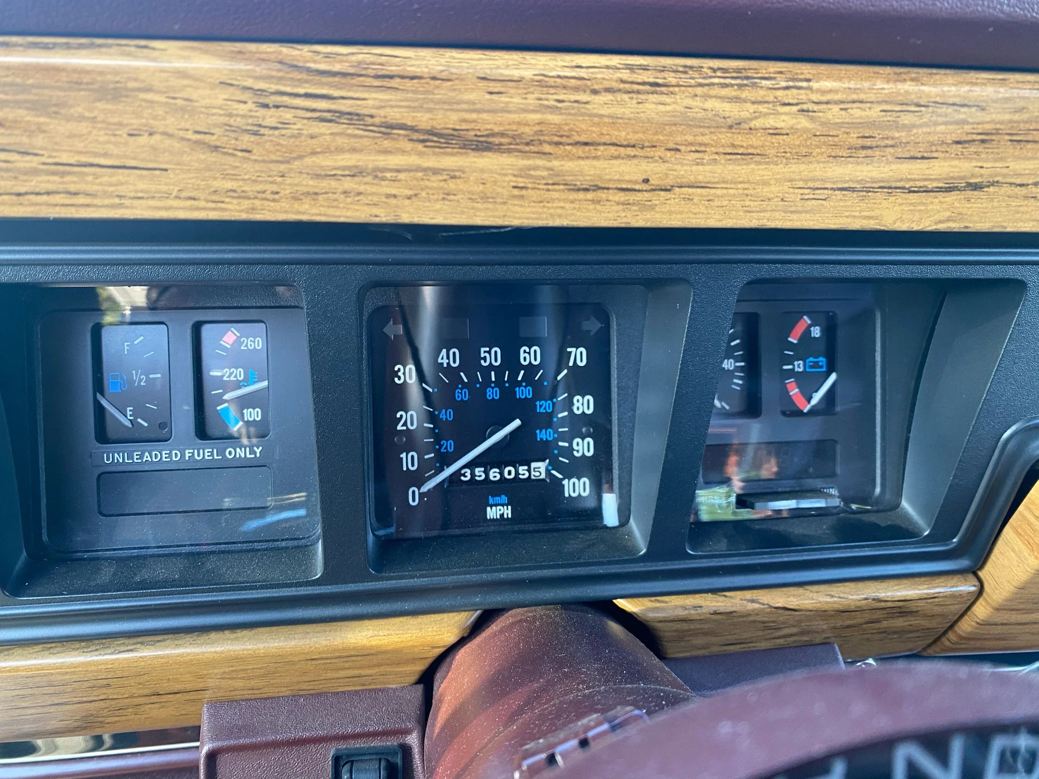 Jeep-Grand-wagoneer-1989-Charcoal-Burgundy-3