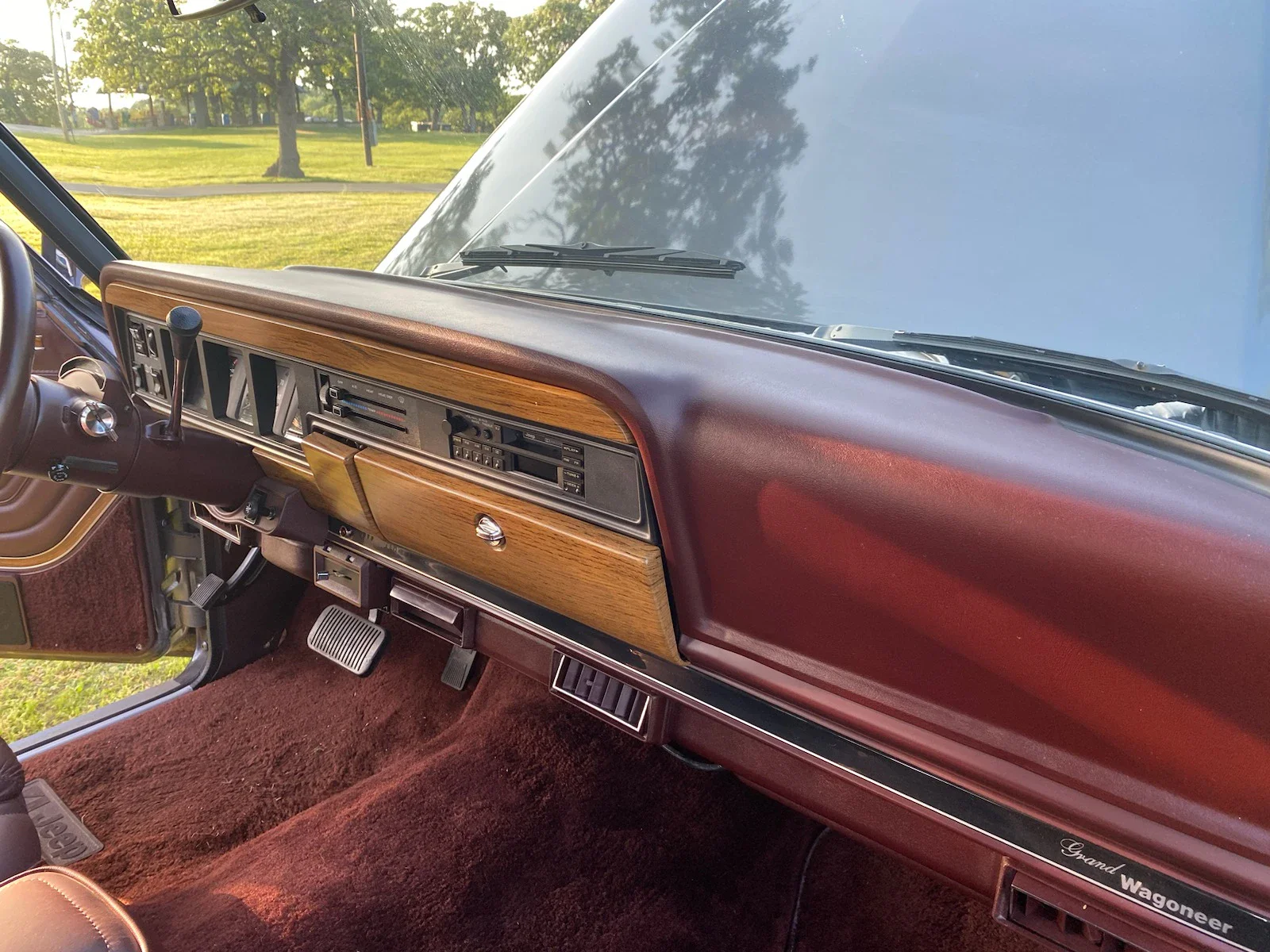 Jeep-Grand-wagoneer-1989-Charcoal-Burgundy-30