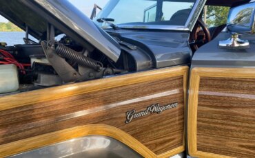 Jeep-Grand-wagoneer-1989-Charcoal-Burgundy-31