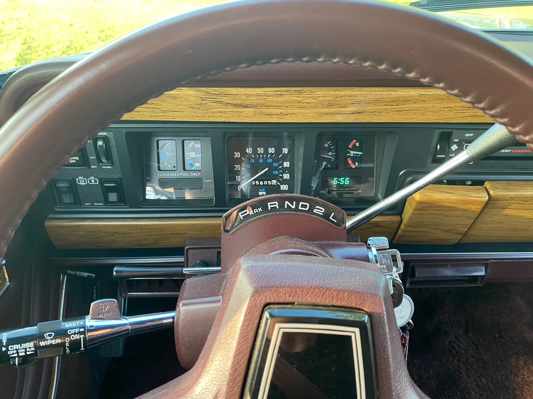 Jeep-Grand-wagoneer-1989-Charcoal-Burgundy-32