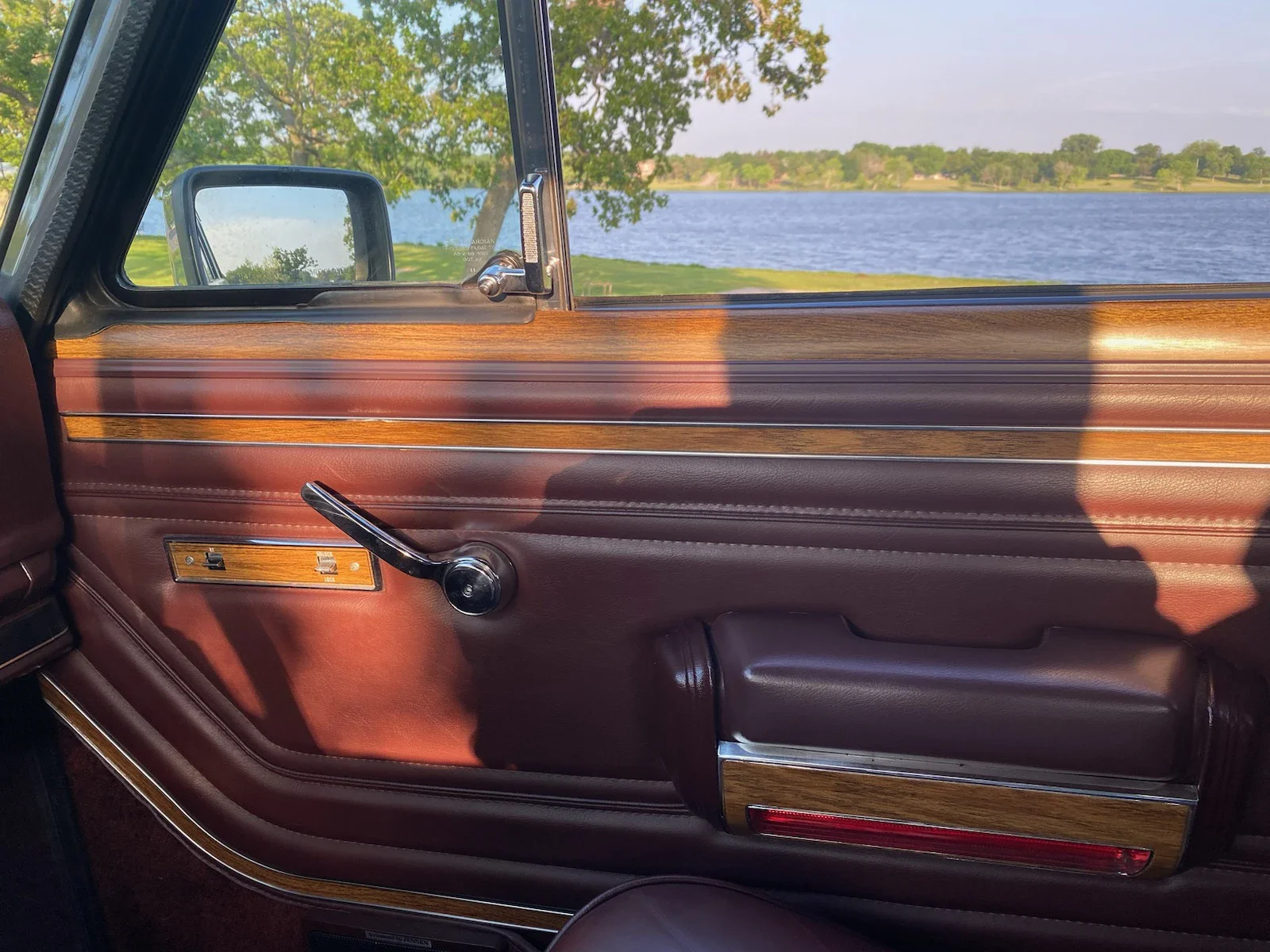 Jeep-Grand-wagoneer-1989-Charcoal-Burgundy-34