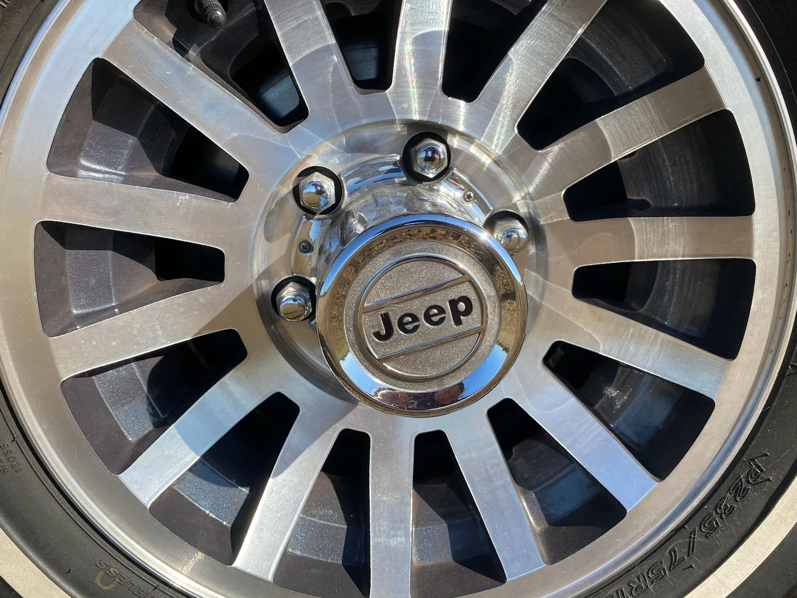 Jeep-Grand-wagoneer-1989-Charcoal-Burgundy-44