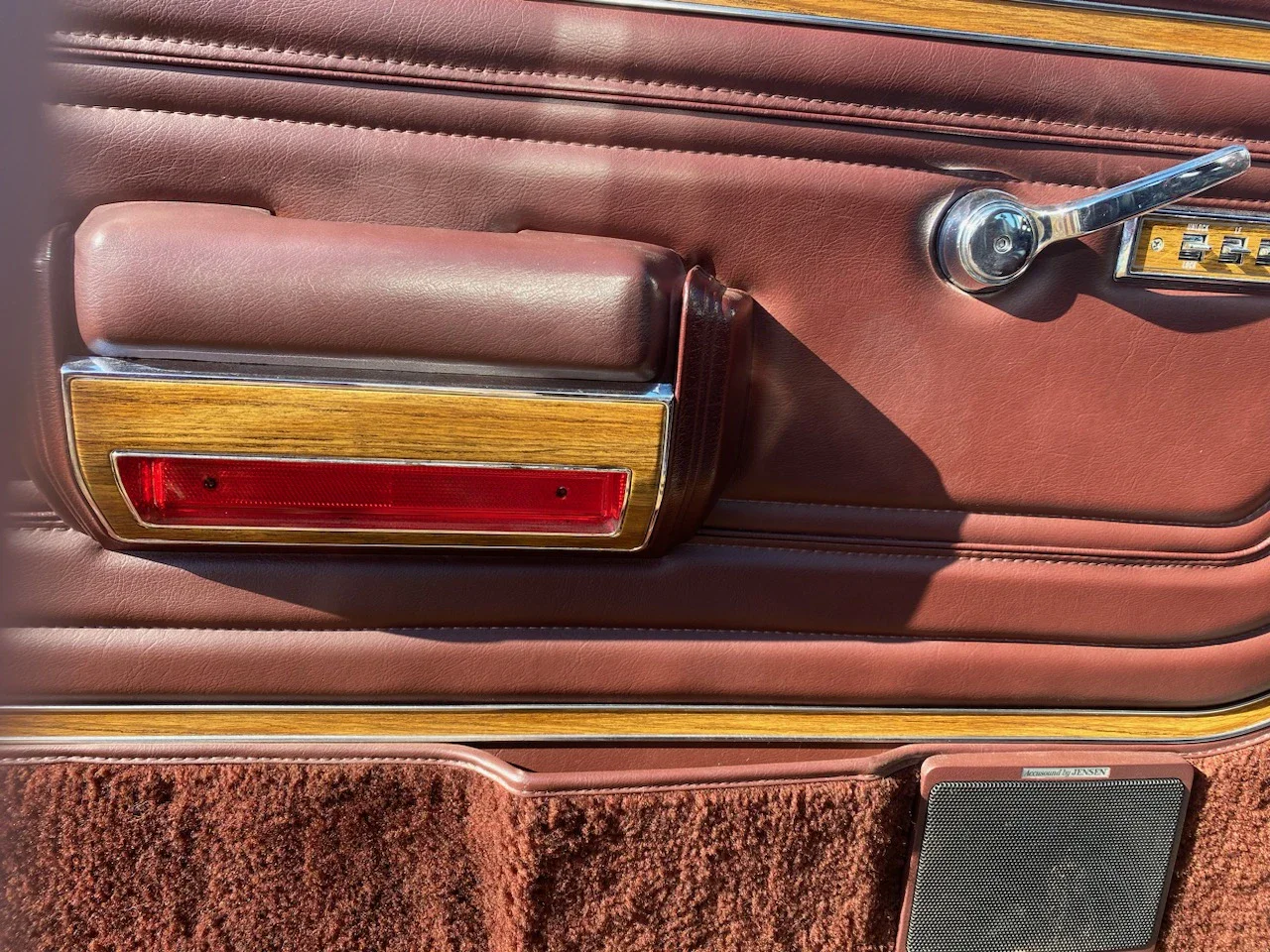 Jeep-Grand-wagoneer-1989-Charcoal-Burgundy-45