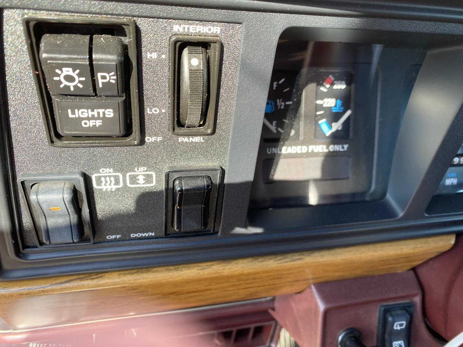 Jeep-Grand-wagoneer-1989-Charcoal-Burgundy-46