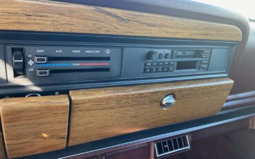 Jeep-Grand-wagoneer-1989-Charcoal-Burgundy-48