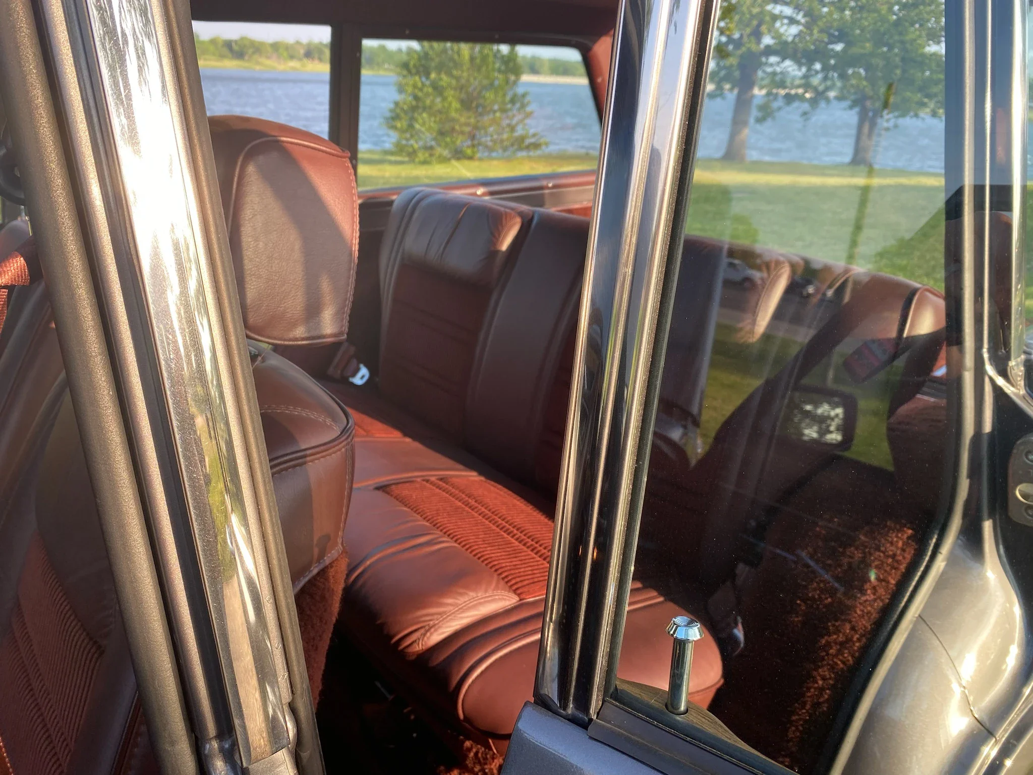 Jeep-Grand-wagoneer-1989-Charcoal-Burgundy-57