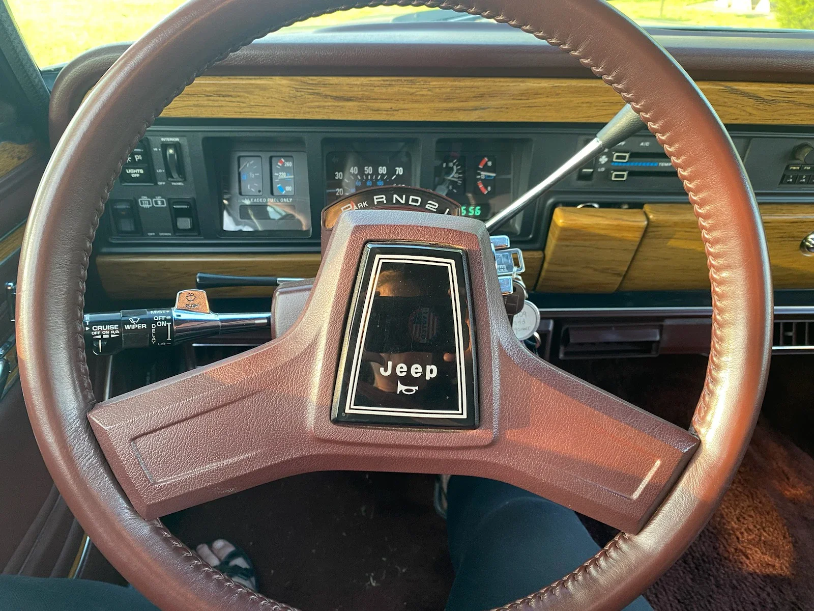 Jeep-Grand-wagoneer-1989-Charcoal-Burgundy-6