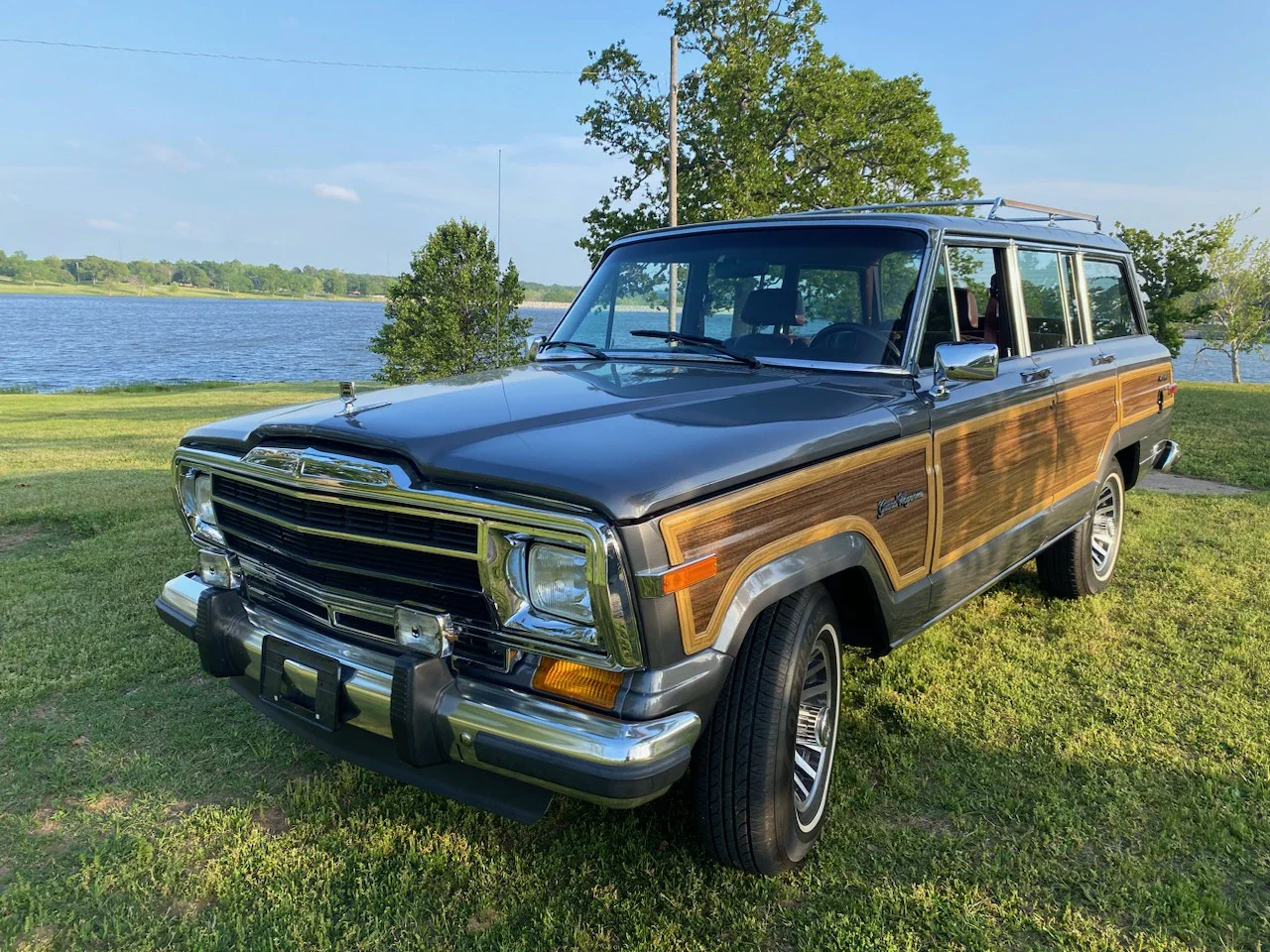 Jeep-Grand-wagoneer-1989-Charcoal-Burgundy-8